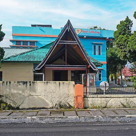 Oyo 92577 Hotel Sidikalang Near Kejaksaan Negeri Dairi Exterior photo