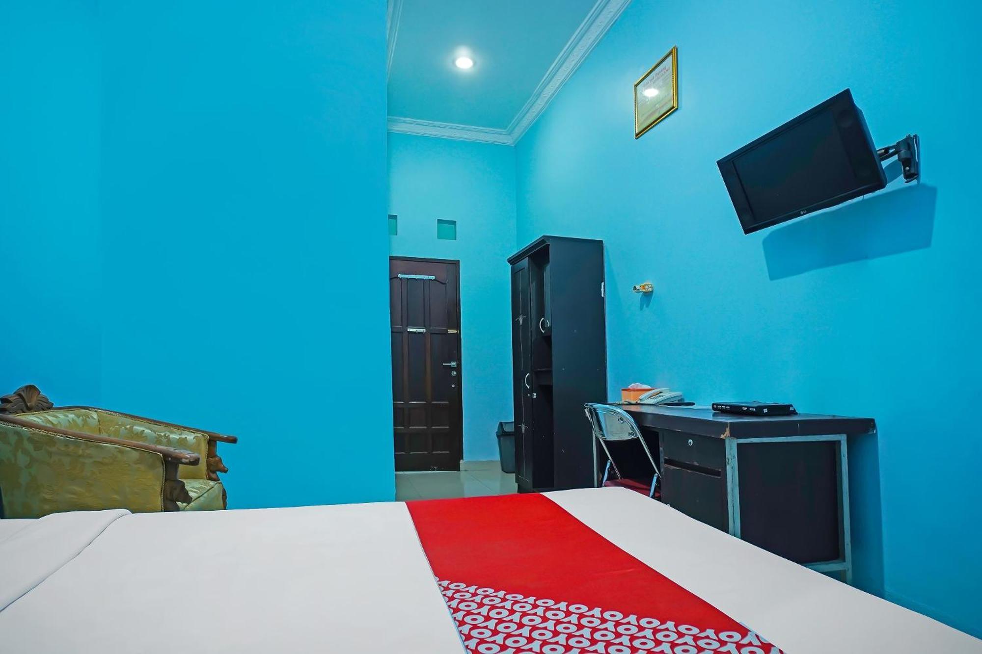 Oyo 92577 Hotel Sidikalang Near Kejaksaan Negeri Dairi Exterior photo