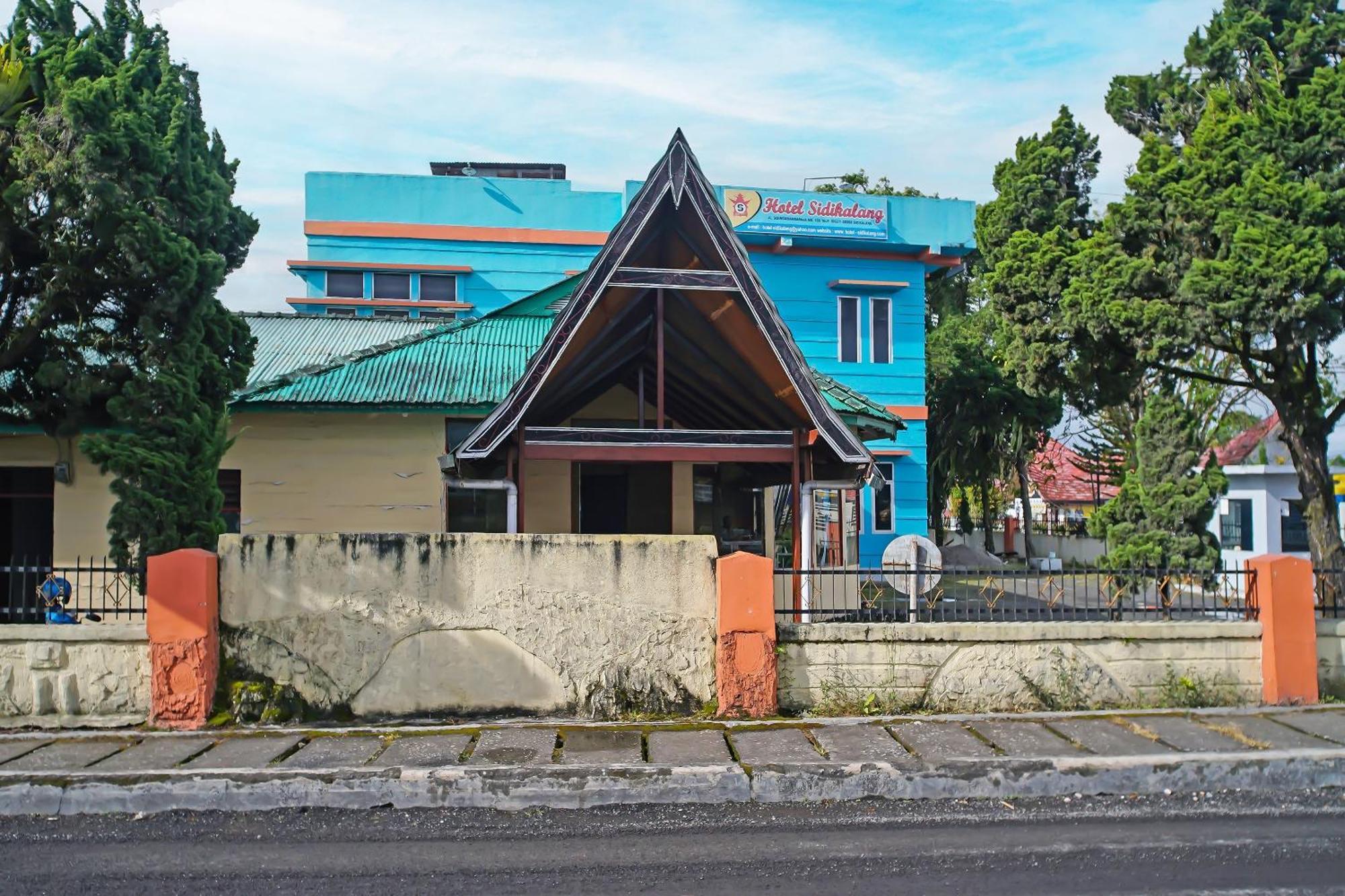 Oyo 92577 Hotel Sidikalang Near Kejaksaan Negeri Dairi Exterior photo