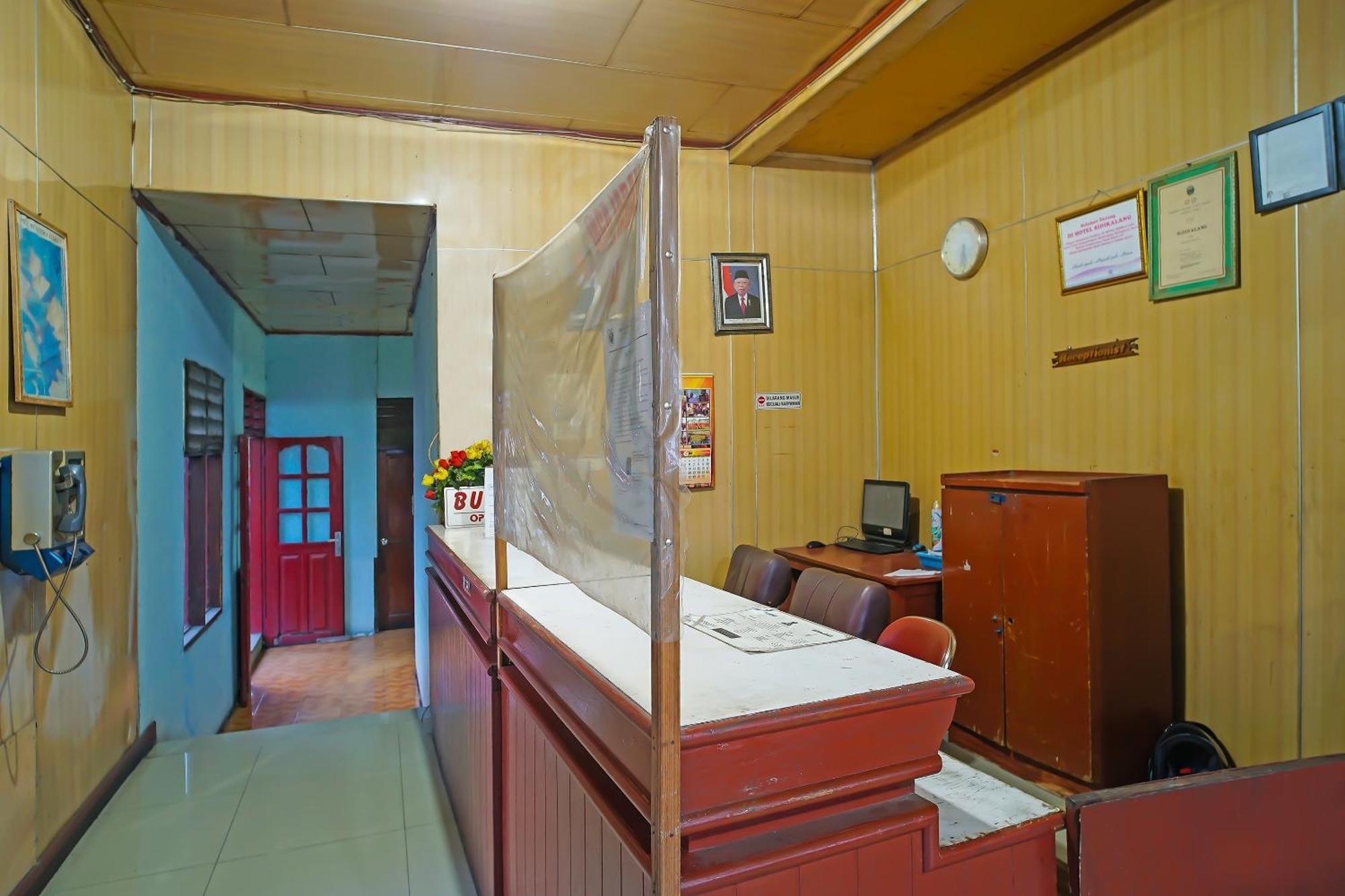 Oyo 92577 Hotel Sidikalang Near Kejaksaan Negeri Dairi Exterior photo