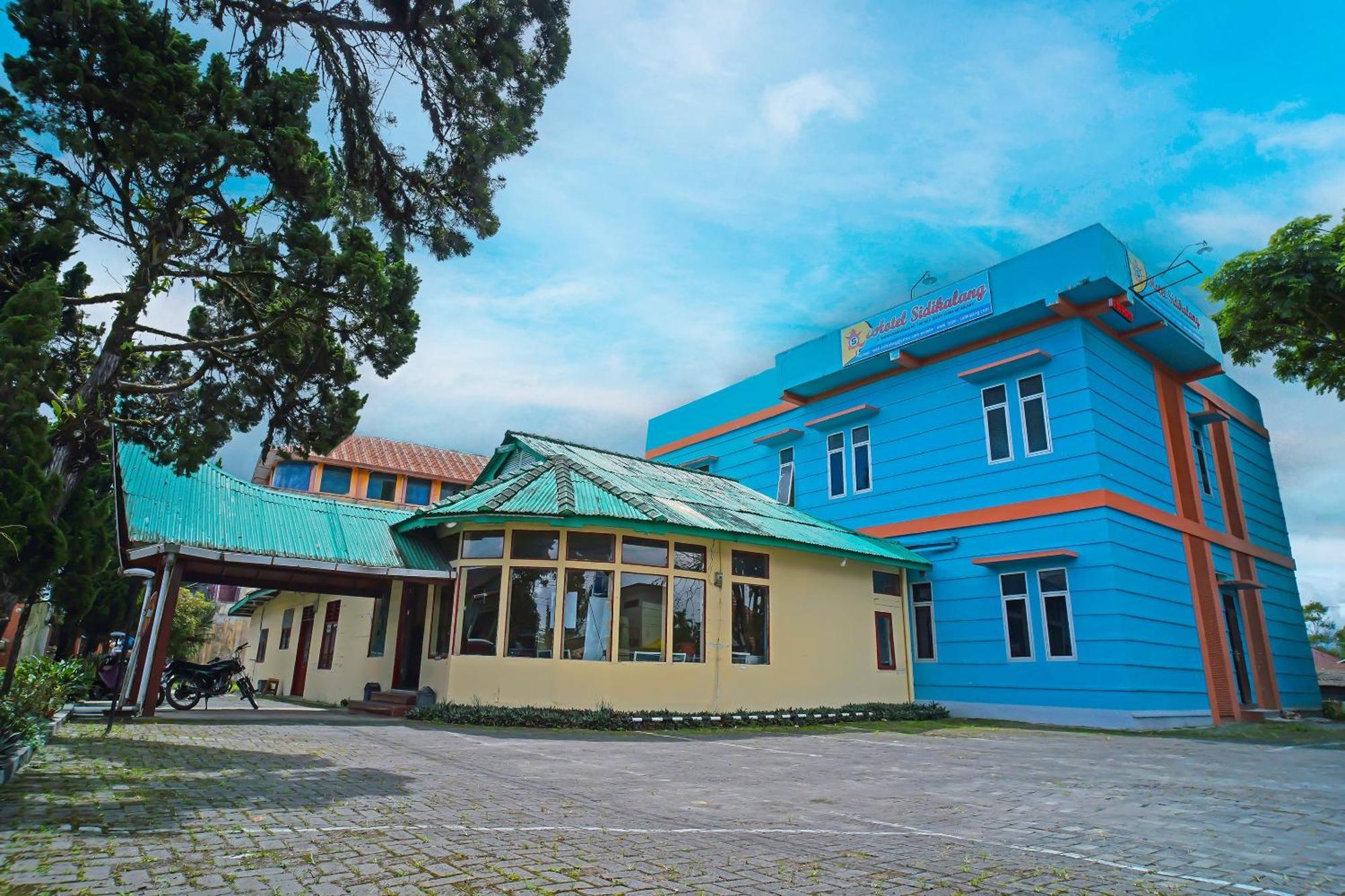 Oyo 92577 Hotel Sidikalang Near Kejaksaan Negeri Dairi Exterior photo